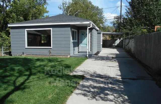1987 S Lake St photos photos