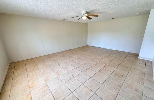 Available 9/25/2026! Beautiful 3 Bedroom 2 Bathroom 2 Car Garage Gallery 4