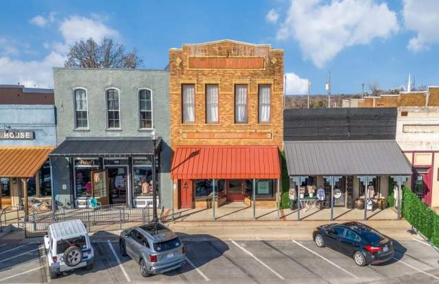 106 W Main Street - 106 West Main Street, Pilot Point, TX 76258