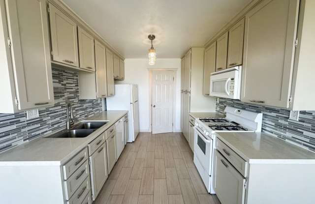Beautiful upgraded 2BR condo in the Quail Ridge community! photos photos