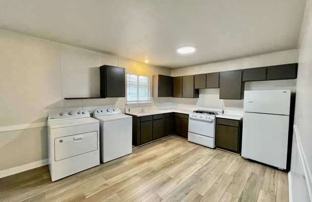 2 Bedroom / 1 Bathroom Duplex Unit with Washer/Dryer connections photos photos