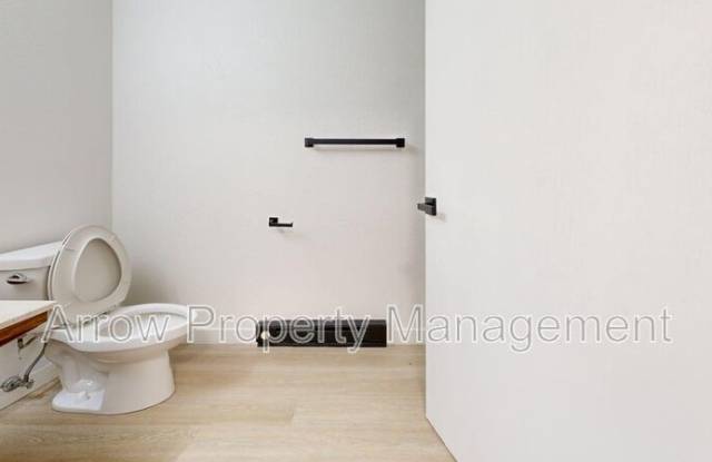 205 E Arbor-110G Gallery 4