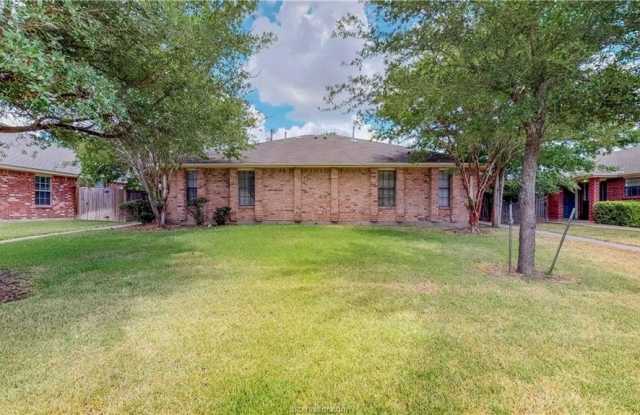 1913 Woodsman Drive photos photos