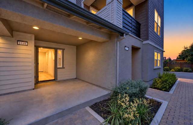 Luxury 4BD/3.5BA Townhome in Penny Lane | Private Mid-Unit | Solar | Near BART Gallery 3