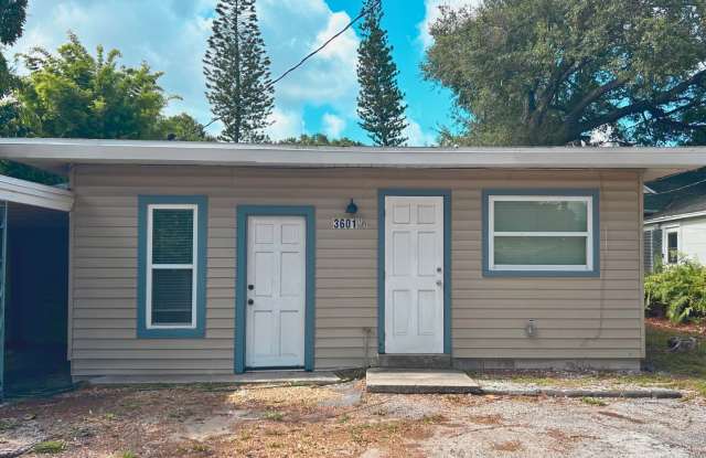 Back unit of large Duplex in Central Oak Park with Laneway photos photos