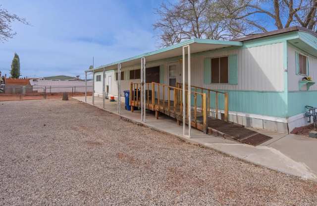 2 Bed, 1 Bath Home For Rent, with extra parking! photos photos