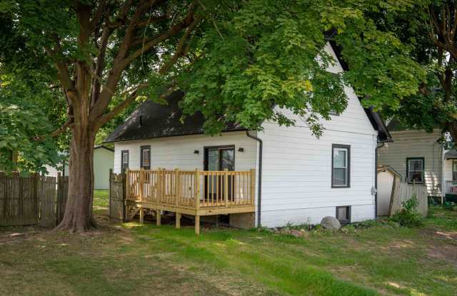 Spacious  Fully Renovated 3-Bedroom Home Near Downtown Hartville, OH photos photos