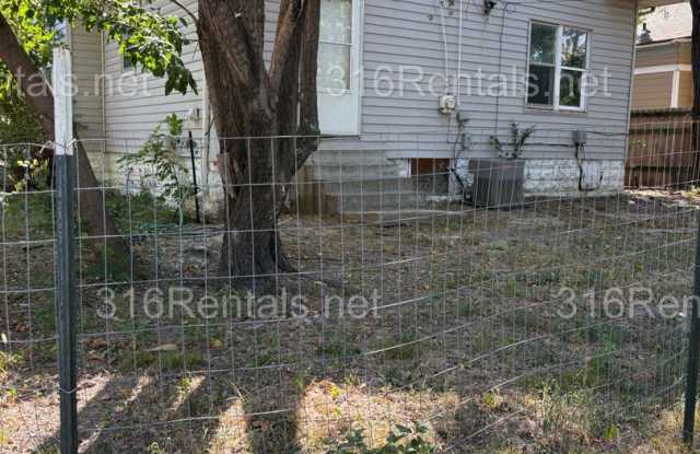 $1125 - 3 bedroom / 1 bathroom - Single Family Home Gallery 3