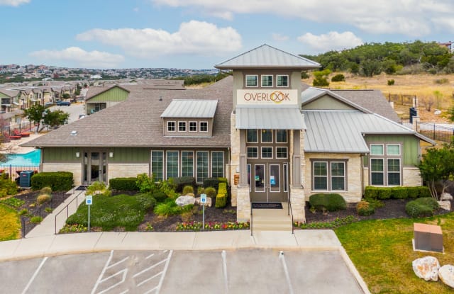 Overlook at Stone Oak Park Apartments Gallery 2