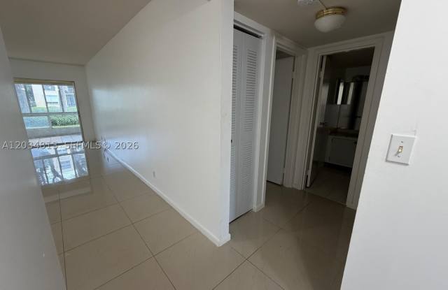 200 Waterway Dr S Gallery 3