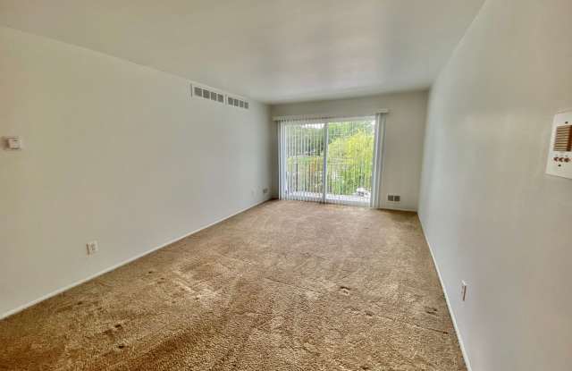 2nd floor, Remodeled 1 Bd. Greenway Park - Free Rent until November 1st!! Gallery 3