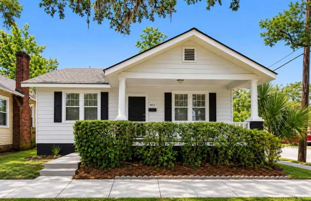 Large Unfurnished 2BR/1BA Downtown Home Walking Distance to Forsyth Park and Daffin Park Gallery 1
