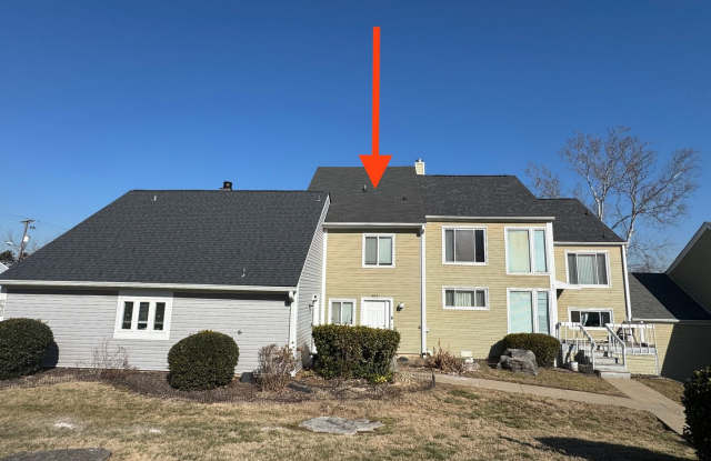 Available now. Hermitage townhome across from Summit Hospital, renovated, large deck, water included photos photos