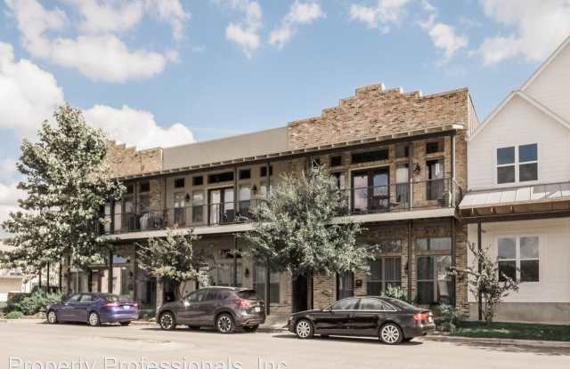 1121 N. Academy Unit B - 1121 N Academy Ave, New Braunfels, TX 78130