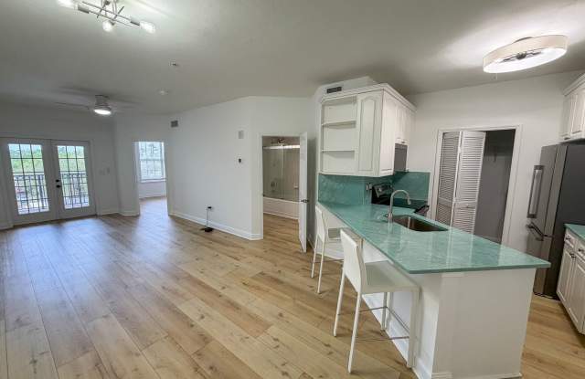 Union Street Station #325 - 201 Southeast 2nd Avenue, Gainesville, FL 32601