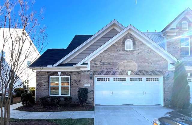 Beautiful townhome in High Point Gallery 3