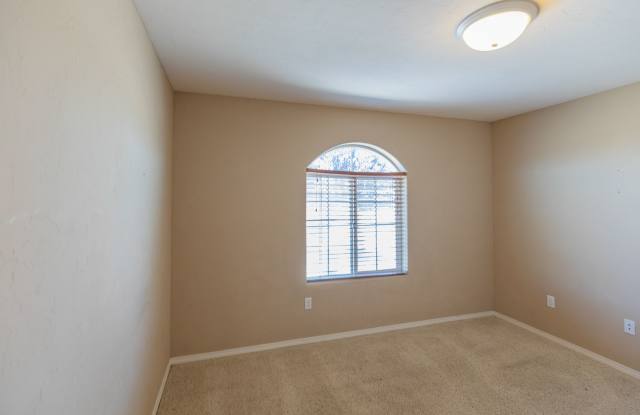 Spacious 4 Bedroom Home Gallery 3