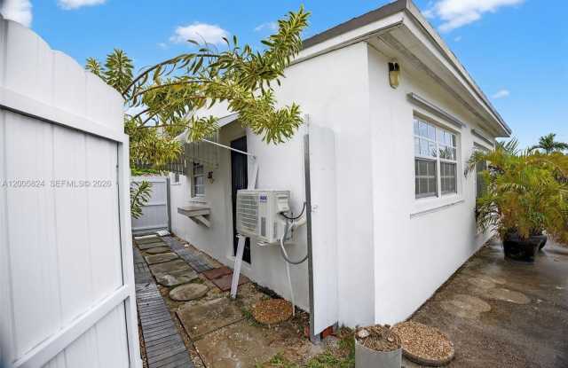 7941 SW 37th Ter photos photos