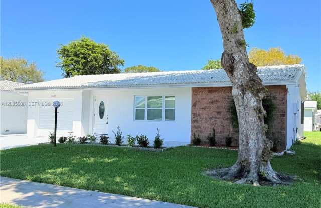 8581 NW 17th St photos photos