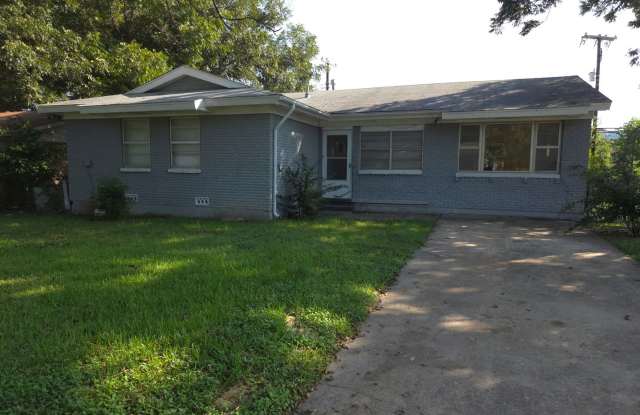 4 bedroom 1.5 bathroom house! HOUSING ACCEPTED! photos photos