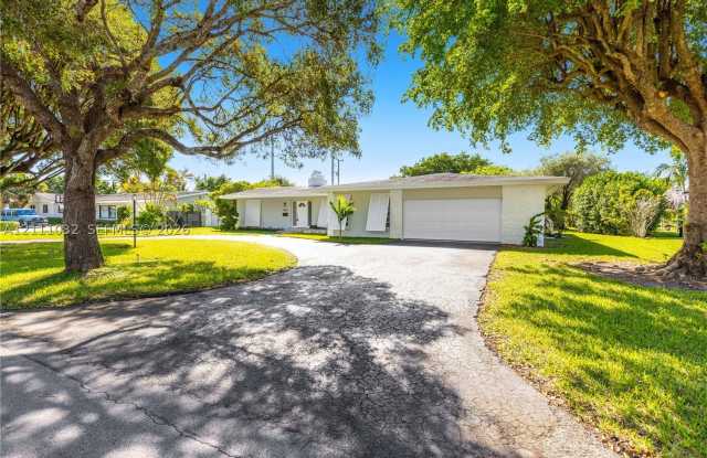 8010 SW 139th Ter Gallery 1