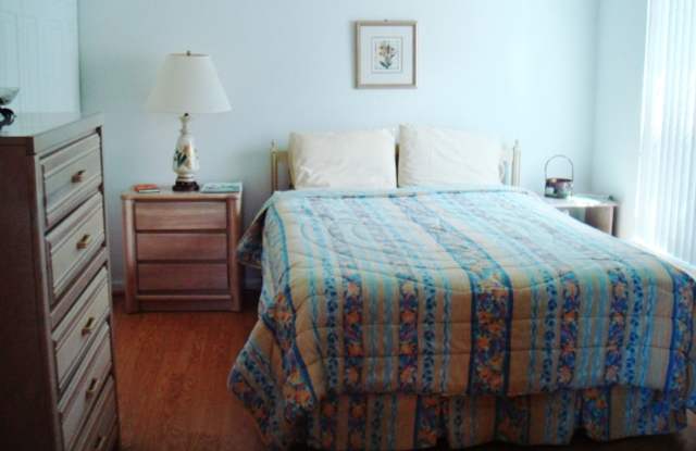 Charming 2BR/2BA Home in Ocala Palms – Golf Course Community Living! photos photos