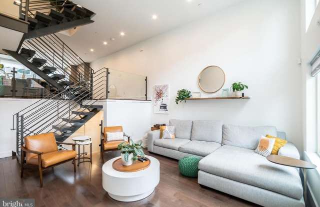 HUGE BRIGHT HOME 3 bed 2 full 2 half PRIVATE GATED PARKING WITH GARAGE 2 PARKING SPOTS ROOFDECK AND MORE photos photos