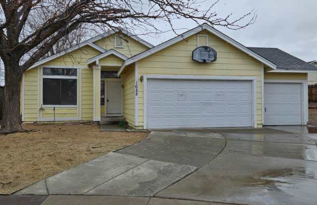 3 bedroom 2 bath large yard - 1688 Johns Circle, Fernley, NV 89408 3 bedroom 2 bath large yard - 1688 Johns Circle, Fernley, NV 89408