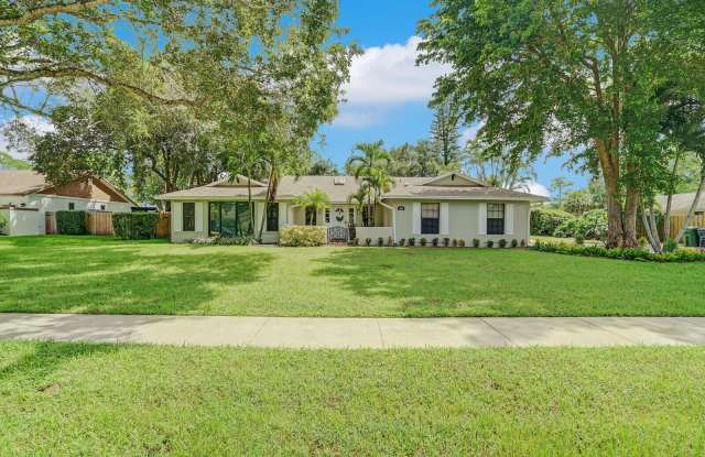 166 Old Country Road S Gallery 2