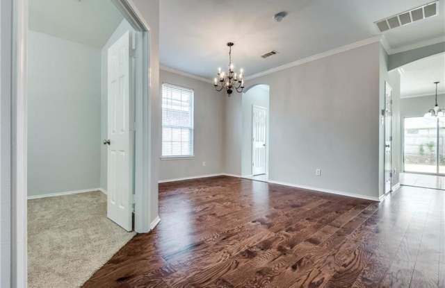4400 Westbend Lane Gallery 2
