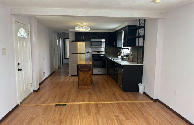 2 Bedrooms 1 bath home for RENT Gallery 4