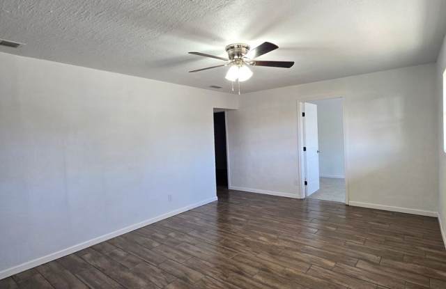 208 Lincoln Ave Gallery 3