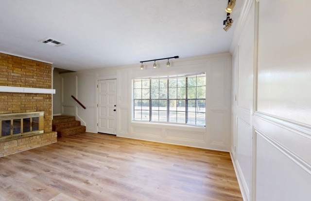 1304 Merry Oaks Dr Gallery 2