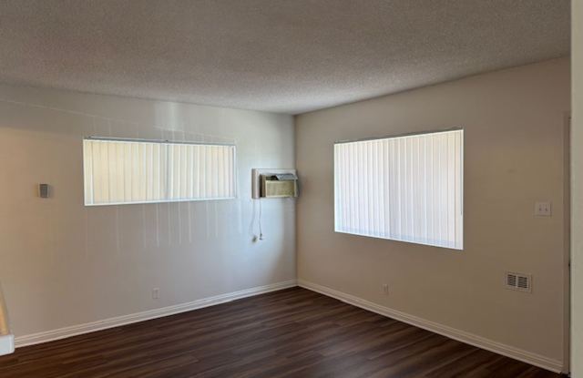 2 BDRM, 2 BA INCLUDING GARAGE! Gallery 2