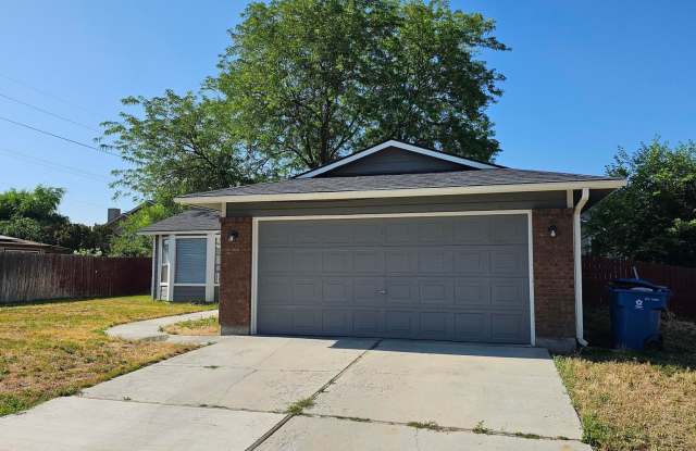 Lovely Single-Story 3-Bed, 2 Bath House in Nampa! photos photos