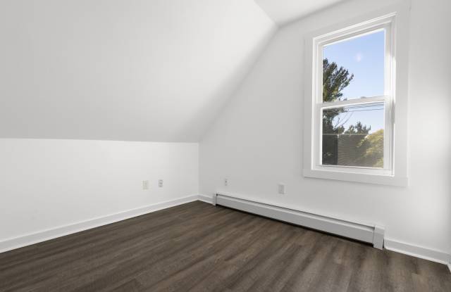 841 East Street - 3rd Flr Gallery 4