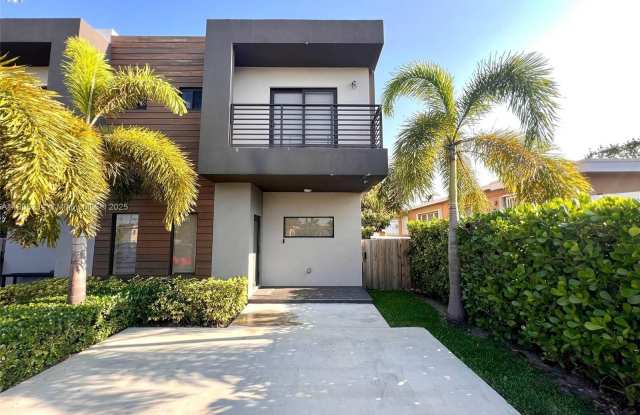 8753 SW 34th St photos photos
