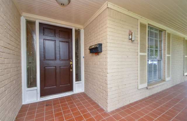 7631 Braesdale Lane Gallery 4