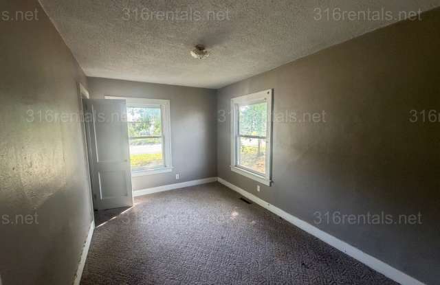 $999 - 2 bed 1 bath - Single Family Home Gallery 3