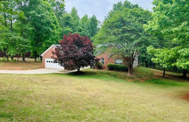 Private 3BR Retreat on 3 Acres | Cul-de-Sac | No HOA Near Downtown Monroe photos photos