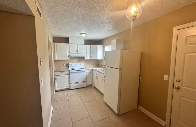 Two-Bedroom Townhouse for Rent in Adel, GA | 1305 Breckenridge Dr Gallery 3