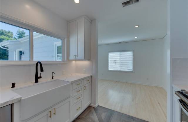 1040 Havenhurst Drive Gallery 4