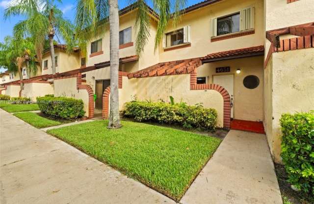 4651 NW 90th Ave photos photos