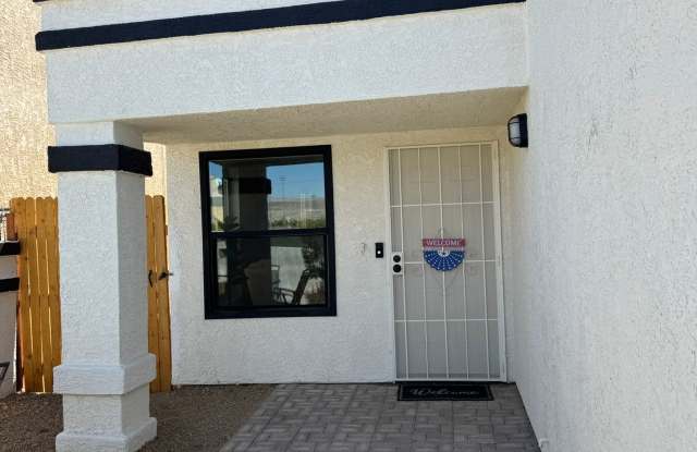 2BR *Winter Desert Retreat * Updated /Remodel across-Rotary Park, Block to Colorado River, Restaurants and Casinos! Gallery 4