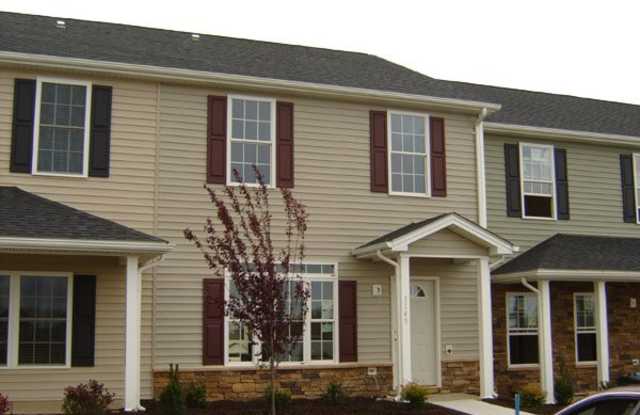 End Unit Townhome - 3 Bedroom, 2.5 Bath - 31 Cantermill Lane, Mount Crawford, VA 22841