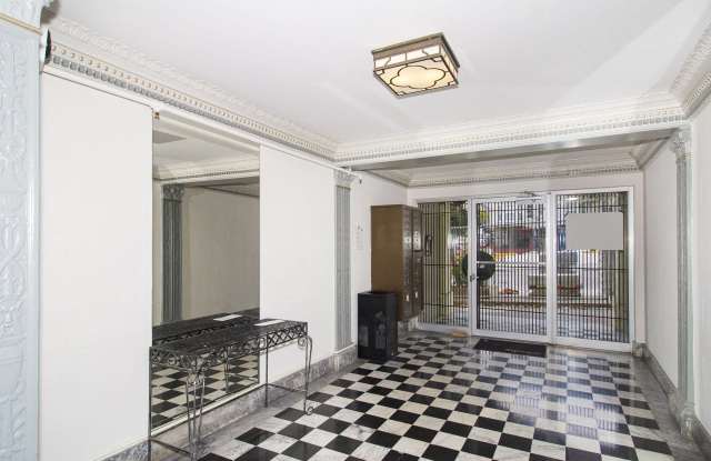 2363 Van Ness Gallery 3