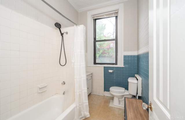 120 Lyon Street unit: 3 photos photos