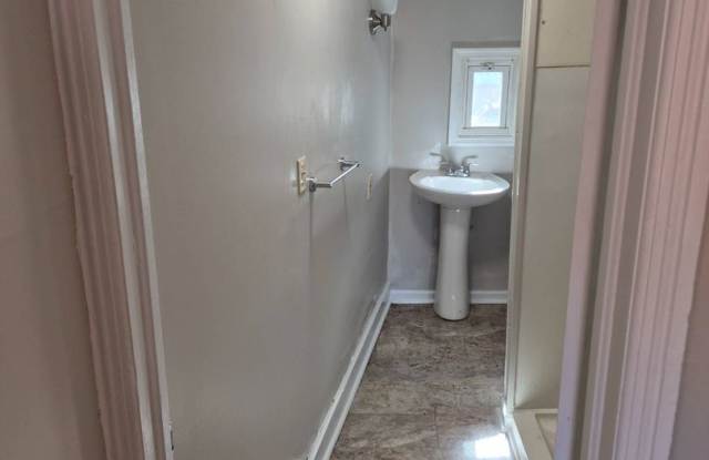 2-bedroom, 1-bathroom single-family home located in Chambersburg Borough Gallery 4