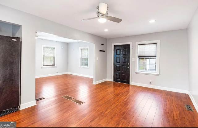 1143 United Avenue SE unit: B photos photos