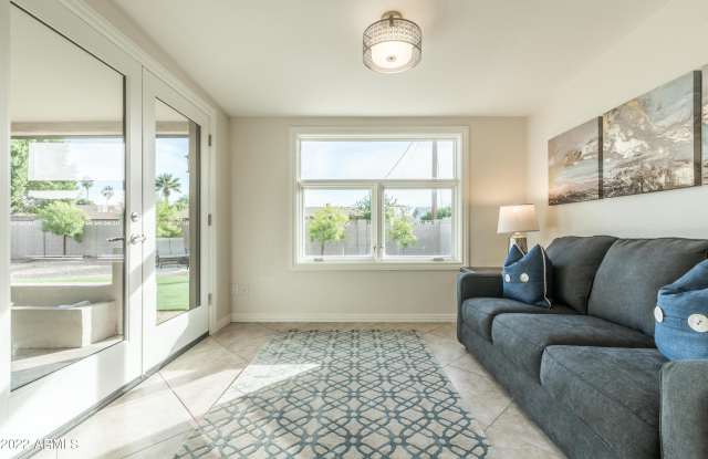 8301 E JACKRABBIT Road Gallery 4